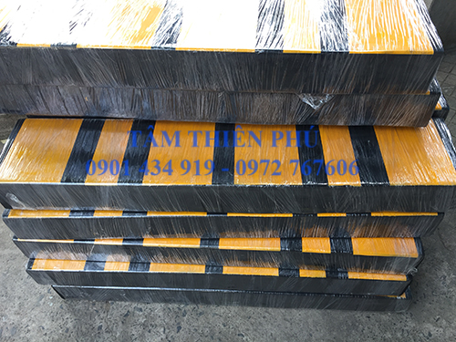 Đệm cao su giảm chấn lùi xe