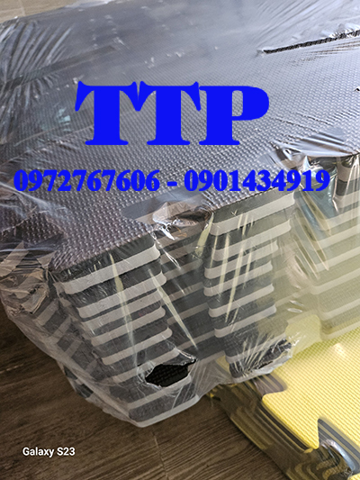 Thảm xốp lót sàn màu xám đen